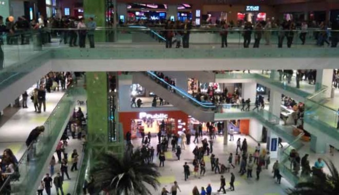 Atentat cu bombă într-un mall din Atena - mall-1358700371.jpg