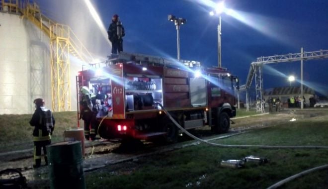 Peste 1.000 de persoane, evacuate dintr-un mall în urma unui incendiu - mall-1545833046.jpg