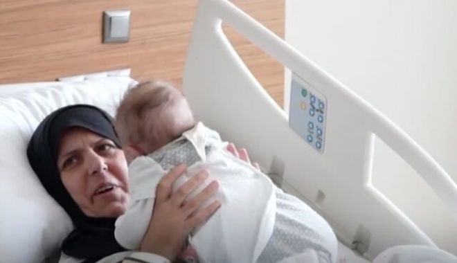 EXISTĂ MINUNI! O mamă și bebeluşul ei, reuniţi la două luni după cutremurul din Turcia! Copilul, cinci zile sub dărâmături