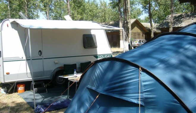 Rulotă parcată într-un camping din Mamaia, prădată de 2.500 de euro - mamaia-1378301612.jpg