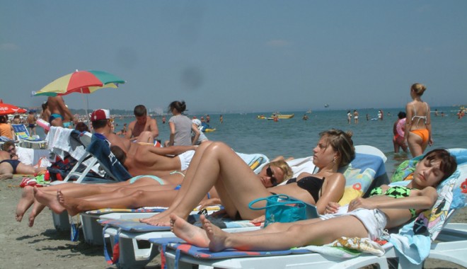 Numărul turiștilor a bătut spre 100.000 - mamaia59-1310924452.jpg