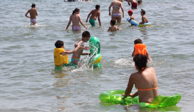 Vreme însorită și caniculară, astăzi, la Constanța - mamaia9-1342079150.jpg