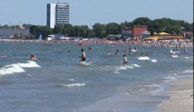 DSP/ Află aici în ce localități apa mării este de o calitatea excelentă - mamaiamareaneagra67359200-1346765171.jpg