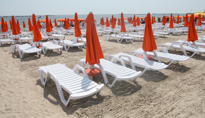 Plajele vor fi trecute în administrația hotelierilor începând cu 2013 - mamaiaplajaturistisezlongurigoal-1338471156.jpg