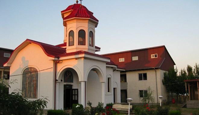 Conferință dedicată medicului, profesorului și managerului Vasile Sârbu - manastire-1370432700.jpg