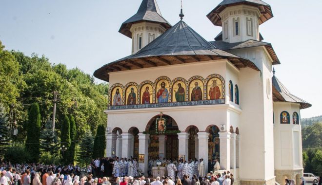 Referendum 2018 / La mănăstirea Sihăstria, prezența la vot a fost de 269% după prima zi! - manastire-1538896215.jpg