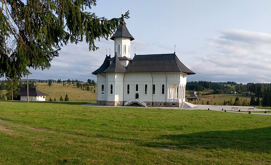 Mănăstire călcată de hoți. Au furat mai multe obiecte din metale prețioase - manastire-pradata-de-hoti-t-1734335756.jpg