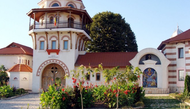 Astăzi, mare sărbătoare religioasă: Izvorul Tămăduirii - manastireadervent-1334850092.jpg