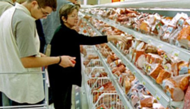 Românii dau jumătate din salariu pe mâncare - mancare-1338321511.jpg