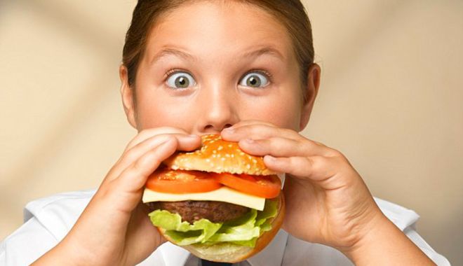 Mâncarea de la fast-food ne bagă în depresie - mancareadelafastfood-1629033628.jpg