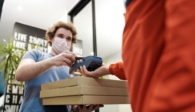 Salatele și mâncarea sănătoasă, în preferințele românilor care comandă online - mancaruri-sanatoase-1699007765.jpg