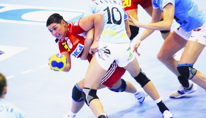 Handbal / Galacticele de la Oltchim, calificate în grupele principale ale Ligii! - maneabi-1320603001.jpg