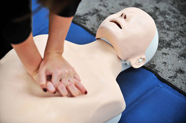 Manechin plin de sânge, care părea un cadavru, abandonat pe stradă de doi tineri. Iată ce voiau să facă cu el - manechin-abandonat-1737377738.jpg