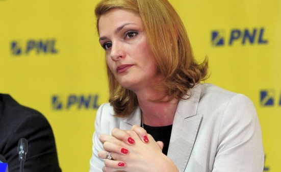 Ramona Mănescu și Nini Săpunaru, nominalizările pentru Transporturi - surse - manescu-1377429220.jpg