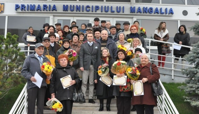 Vârstnicii Mangaliei, premiați de municipalitate - mangalia-1385643722.jpg