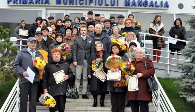 Vârstnicii Mangaliei,  premiați de municipalitate - mangalia-1385660878.jpg