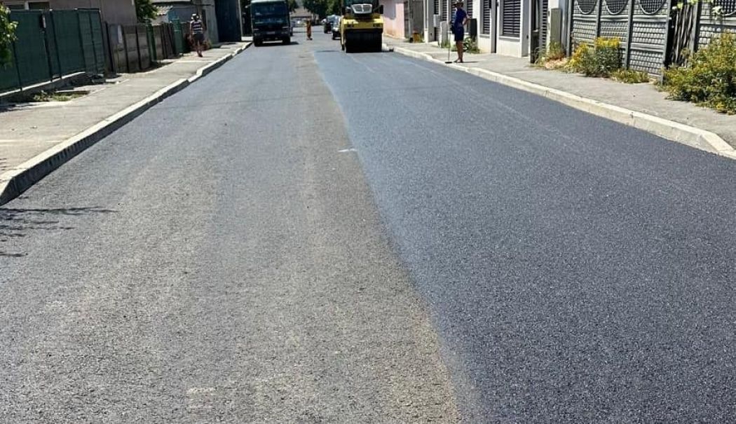 Administraţia locală din Mangalia continuă lucrările de asfaltare - mangalia-asfaltare-1721404594.jpg