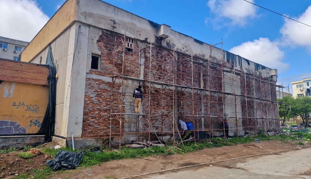 Primăria Mangalia a început reabilitarea Cinematografului „Pescăruș” - mangalia-cinema-1713790643.jpg