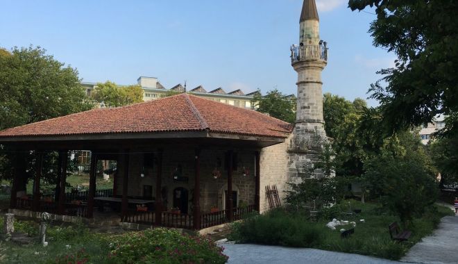 Primăria Mangalia a organizat „Ziua Moscheii Esmahan Sultan” - mangalia-moschee-1693572713.jpg