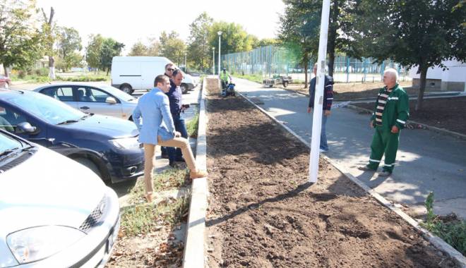 Campanie de plantare a copacilor în Mangalia - mangalia1-1444318078.jpg