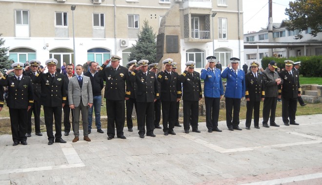 Primarul Cristian Radu, prezent la festivitățile dedicate Zilei Armatei - mangalia2-1382701356.jpg