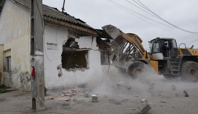 Primăria Mangalia a demolat ultimele construcții insalubre - mangalia2-1573679258.jpg