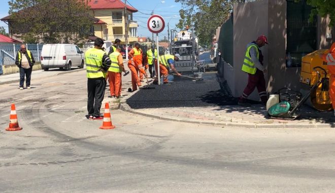 Primăria Mangalia asfaltează trotuarele din cartierul de case al orașului - mangaliaasfaltare-1589995961.jpg