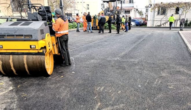 Primăria continuă asfaltarea străzilor în municipiul Mangalia - mangaliaasfaltare-1637869805.jpg