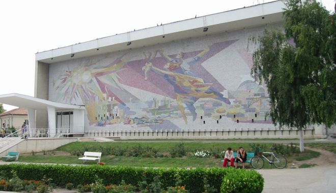Consiliul Local Mangalia dezbate reabilitarea Casei de Cultură din localitate - mangaliacasadecultura-1634579214.jpg