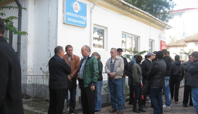 Scandal politic în stradă la Mangalia - mangaliapntcd-1318615267.jpg