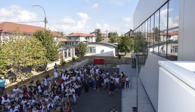 Primăria Mangalia va cumpăra tablete cu bani europeni, pentru elevii și profesorii orașului - mangaliatablete-1606758050.jpg