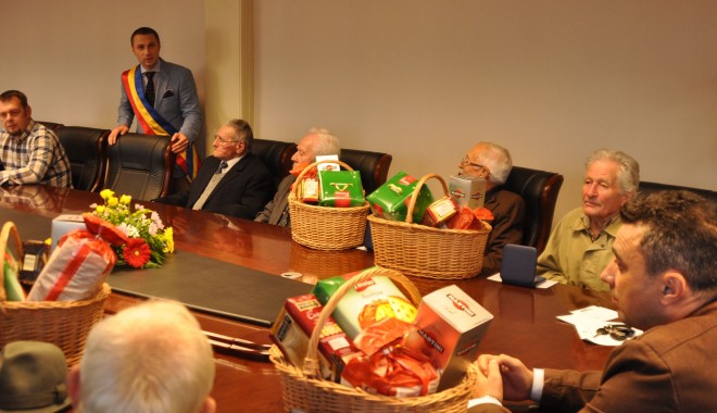 Veteranii de război ai Mangaliei, omagiați de autoritățile locale - mangaliaveteraniderazboi-1382444781.jpg