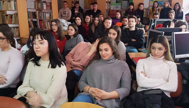 Eminescu, sărbătorit de elevii Liceului 