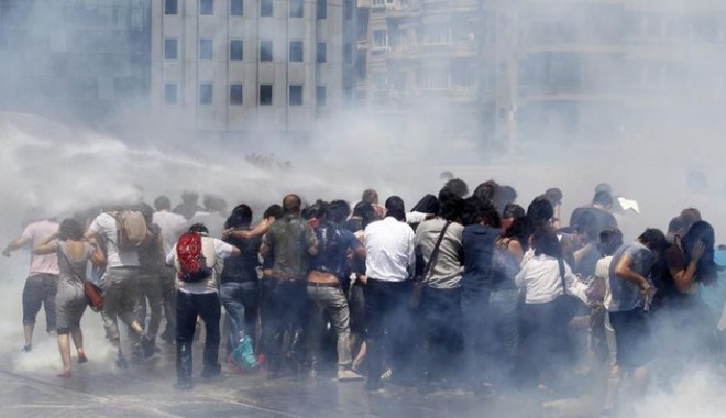 Turcia / 255 de persoane, inculpate pentru participarea la manifestațiile din iunie - manifestatii-1386695903.jpg