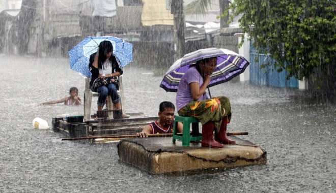 Manila, măturată  de ploile musonice - manila-1344347214.jpg