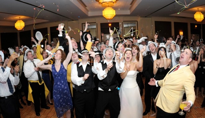 Căsătorii 3D în noaptea de Revelion - mannynewyearswedding2-1325419141.jpg