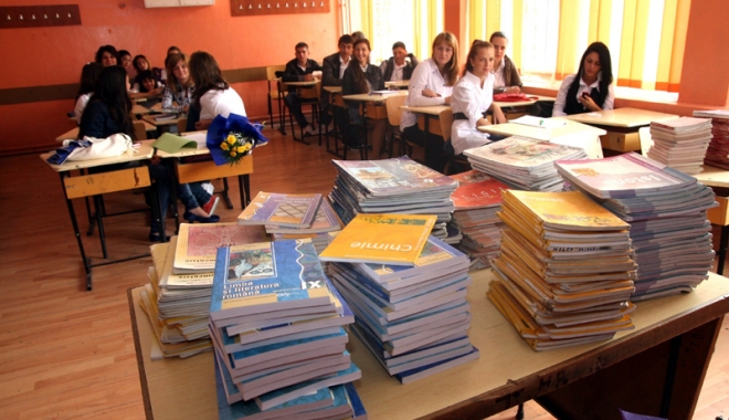 Scandal pe auxiliarele școlare. Editurile dau în judecată Ministerul Educației - manuale-1503504988.jpg