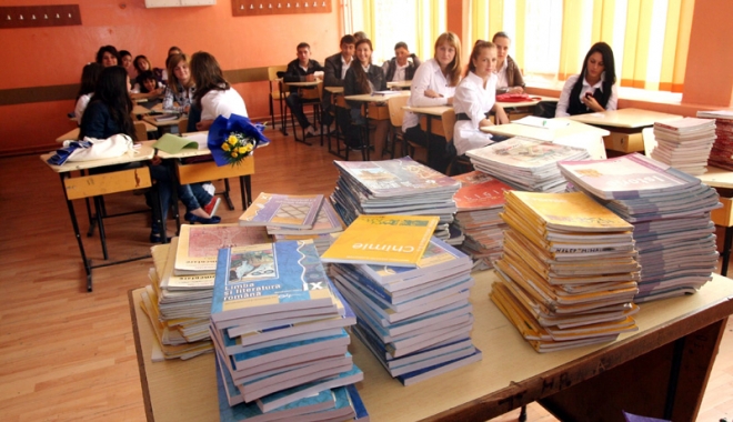 Ministrul Educației: Manualele de clasa a V-a vor fi în școli luni dimineața - manuale-1511024861.jpg