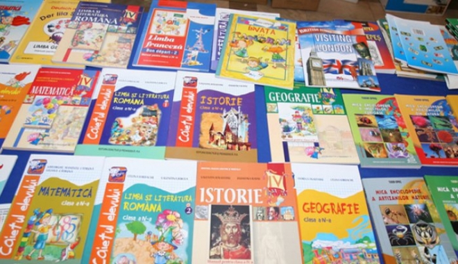 Ministrul Educației: Anul trecut s-au vândut manuale auxiliare neautorizate. Vom începe o anchetă - manuale67471300-1504786293.jpg