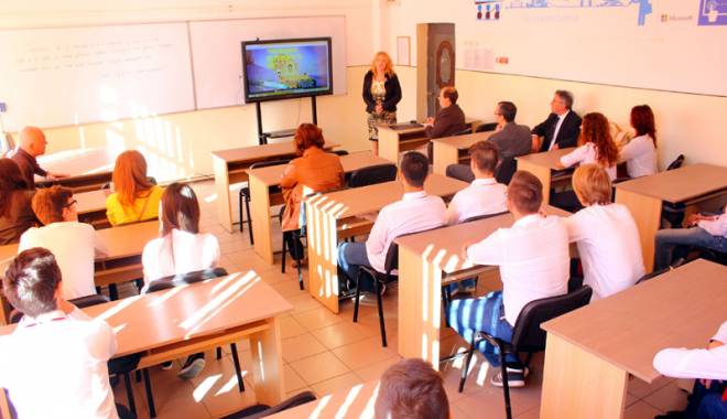 Manualele pentru clasele a XI-a și a XII-a, decontate și anul următor - manualeelevi-1455039468.jpg