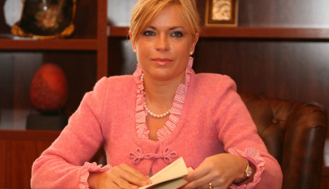 Ce au făcut deputatele constănțene în doi ani de mandat - manuelamitrea44-1308948966.jpg