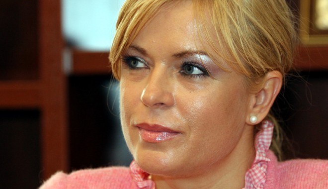 Manuela Mitrea apără drepturile sindicaliștilor - manuelamitrea48-1353532579.jpg