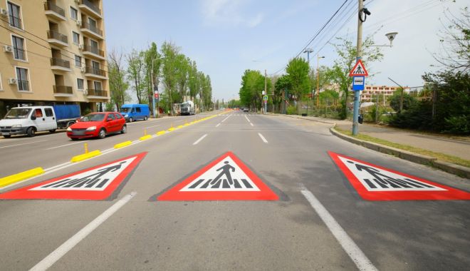Se lucrează intens! Au fost refăcute marcajele rutiere de pe mai multe străzi - marcajepietonale-1589551536.jpg