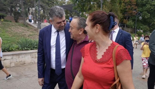 Premierul Marcel Ciolacu a făcut baie de mulţime pe faleza din Constanţa - marcel-ciolacu-1692102520.jpg