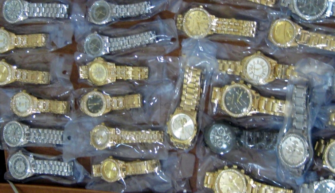 Mărfuri contrafăcute, confiscate în Portul Constanța - marfuri-1505405750.jpg