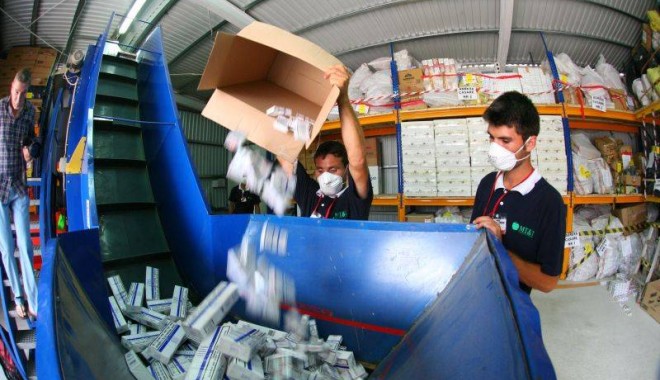 Depozitul de mărfuri confiscate de la Agigea, spart de hoți - marfuriconfiscate-1358861721.jpg