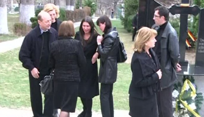 Familia Băsescu se află la Suceava, pentru funeraliile soacrei președintelui - maria65364000-1333201415.jpg