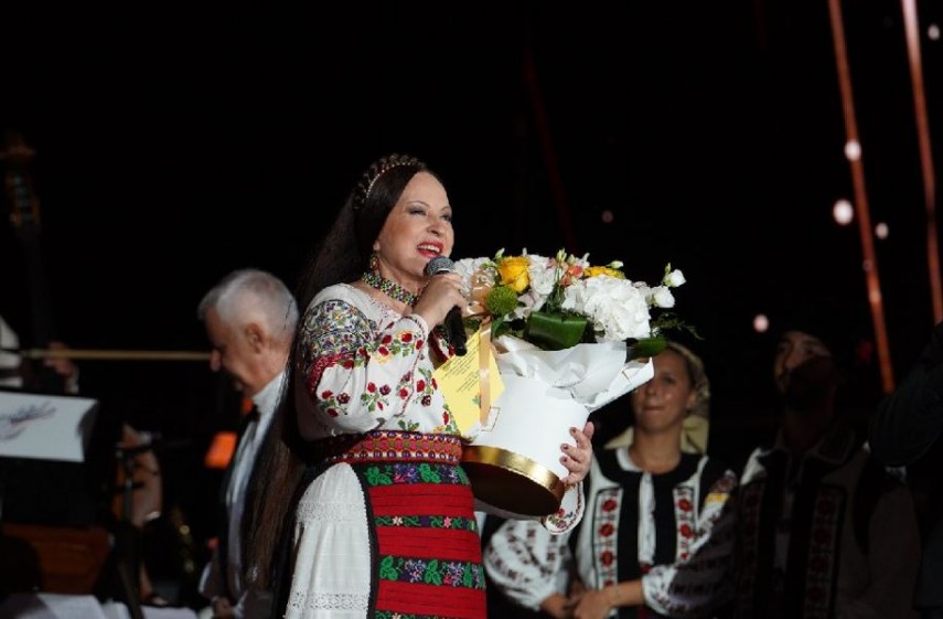 Maria Dragomiroiu a primit Premiul Special “Mamaia Noastalgia” din partea OMD Mamaia Constanța - mariadragomiroiu-1728415926.jpg