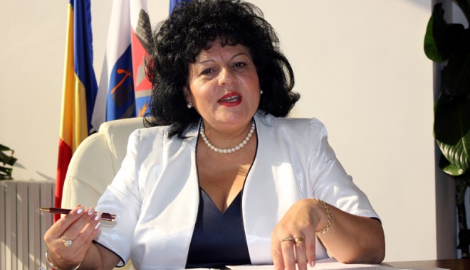 Șapte copii aflați în plasament, botezați de Florii, la Cumpăna - marianagaju11355847580-1366987091.jpg