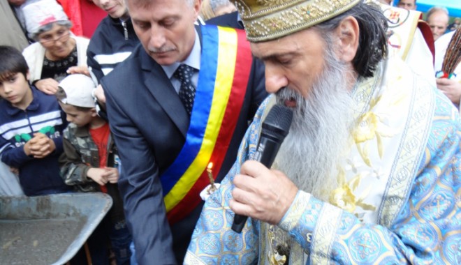 S-a pus piatra de temelie pentru o nouă biserică la Medgidia - marianiordache1338295080-1338295136.jpg